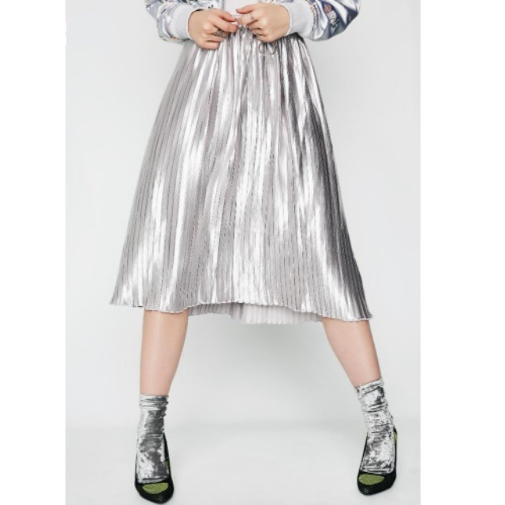 NWT Dolls Kill Glamorous Liquid Metal Silver Pleated Midi Skirt